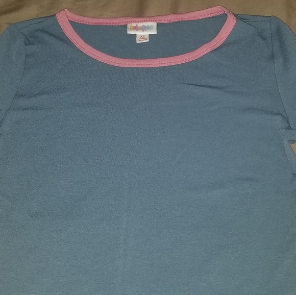 LulaRoe Gigi Top - Picture 2 of 3